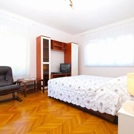 Mit Privatpool Fuer 3 Personen Ca 60 Qm In Banjole, Istrien Istrische Riviera * Banjole