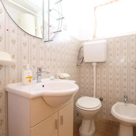 Mit Privatpool Fuer 3 Personen Ca 60 Qm In Banjole, Istrien Istrische Riviera Feriehus Banjole