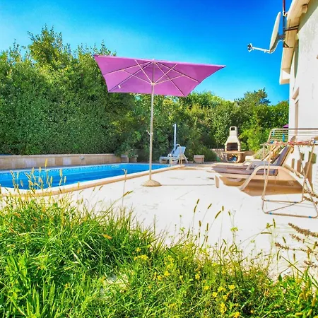 Mit Privatpool Fuer 3 Personen Ca 60 Qm In Banjole, Istrien Istrische Riviera Banjole